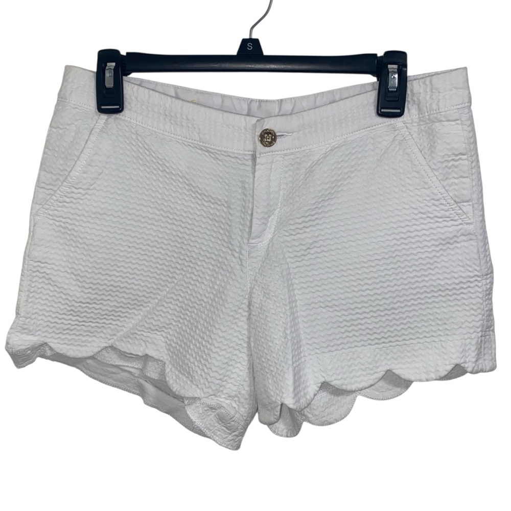 Lilly Pulitzer Women's White Scalloped Buttercup Shorts-Size 6-Pockets